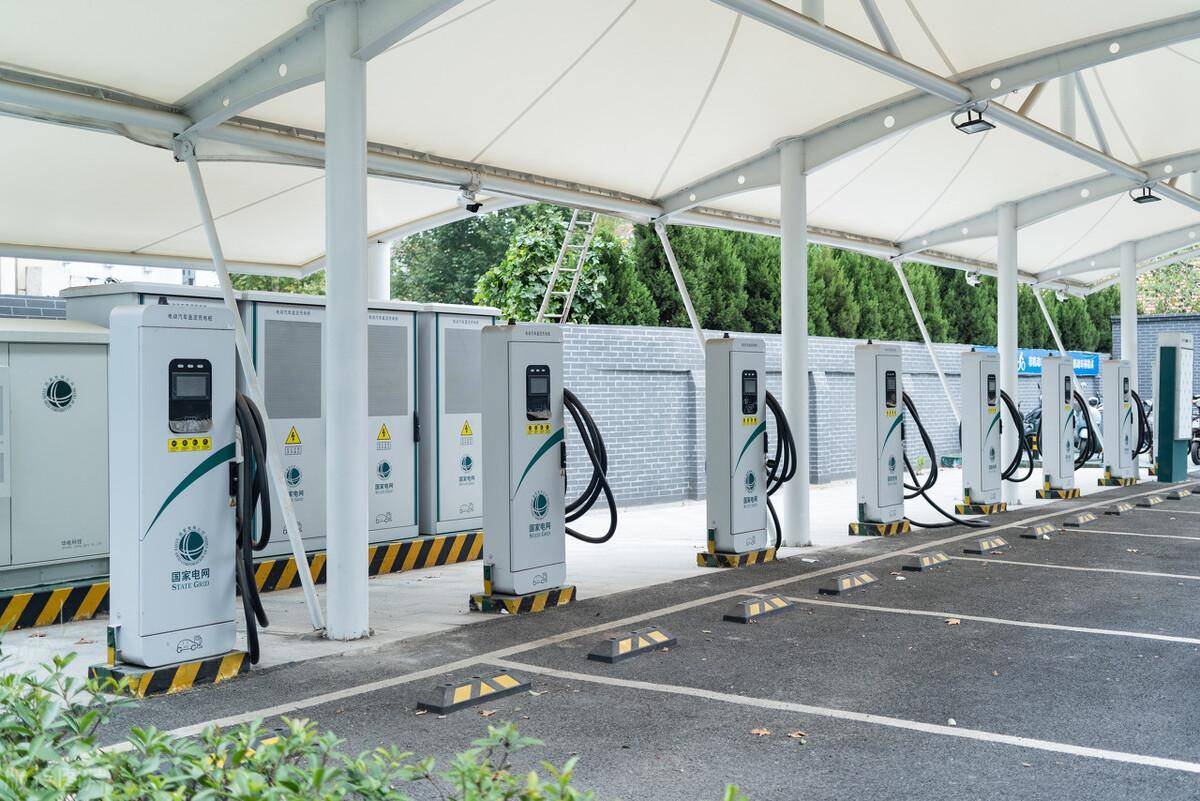 新能源浪潮下的充電樁 發展優勢顯著，公共充電樁好用嗎？