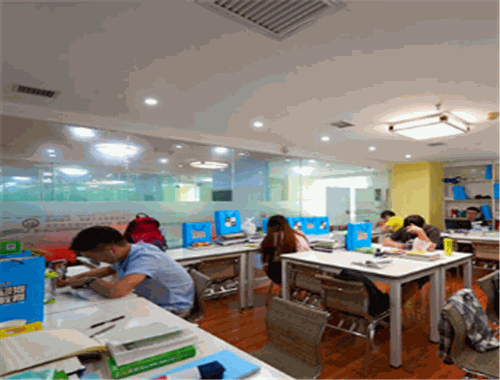 小馬過河教育 專業教育咨詢，助力學子揚帆遠航